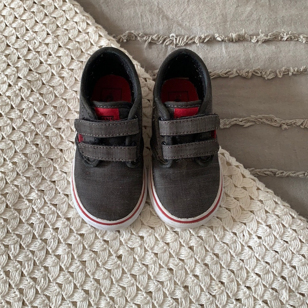 Vans | Dark Gray & Red